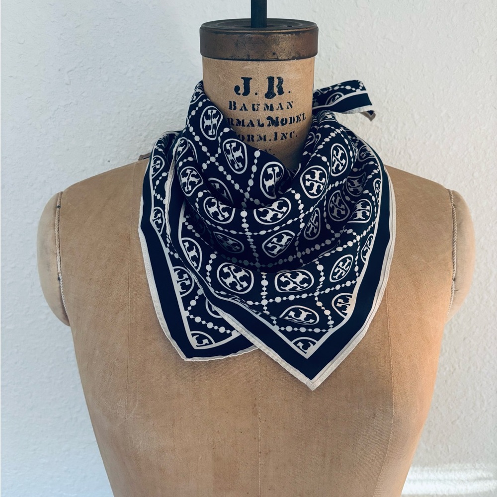 Tory Burch neck scarf